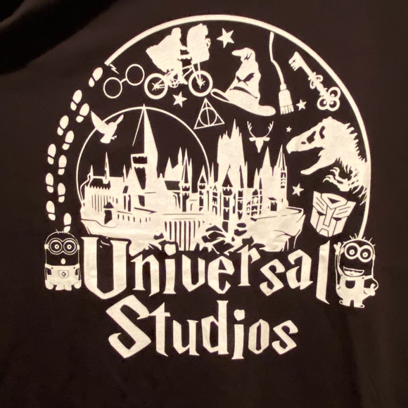 Graphic Universal Studios TShirt - Picture 3 of 6